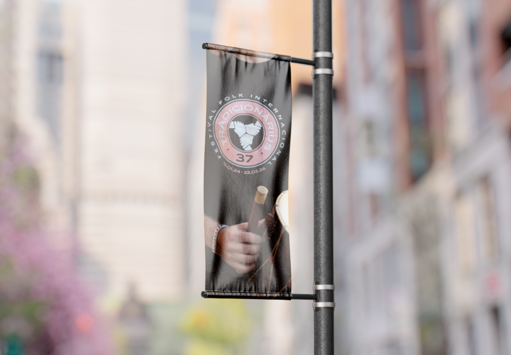 Banderola con la imagen corporativa del festival tradicoanrius